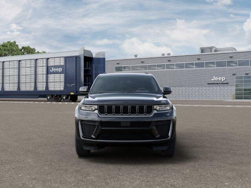 New 2026 Jeep Grand Cherokee Laredo Altitude 4x4Image 6