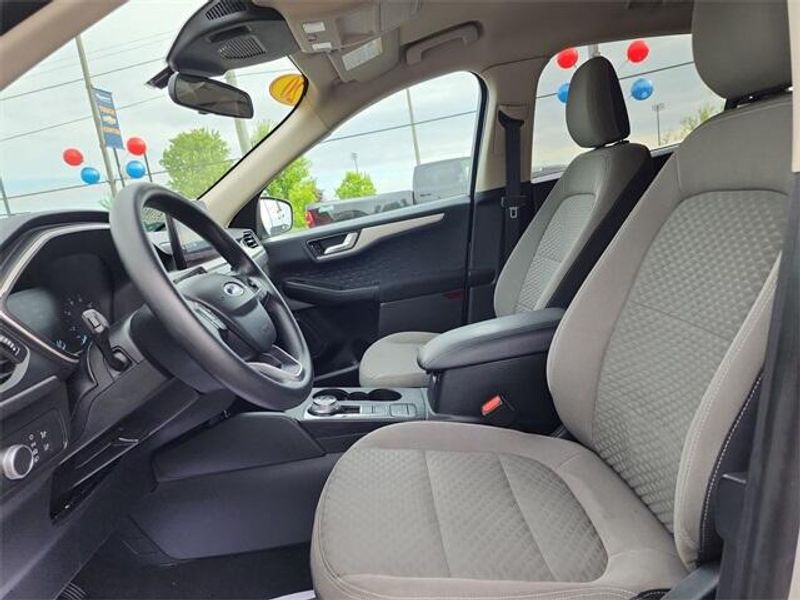 2020 Ford Escape SEImage 20