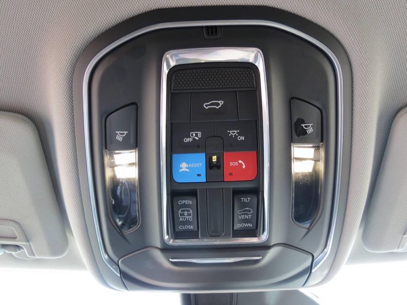 Used 2022 Jeep Grand Cherokee L Laredo 4x4 4dr SUVImage 18