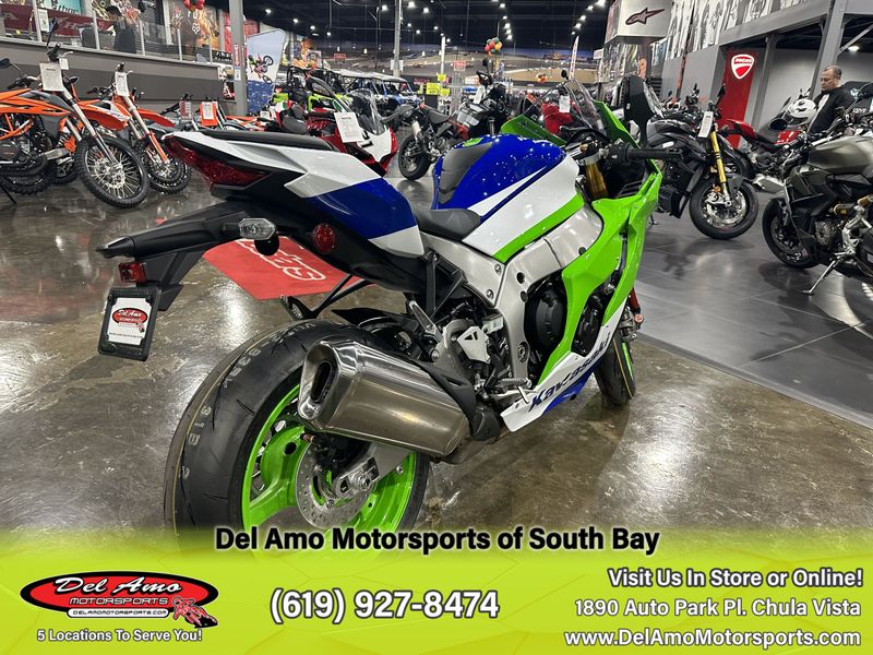 2024 Kawasaki ZX1002LRFBL-GN2  in a LIME GREEN/PEARL CRYSTAL WHITE/BLUE exterior color. Del Amo Motorsports of South Bay (619) 547-1937 delamomotorsports.com 