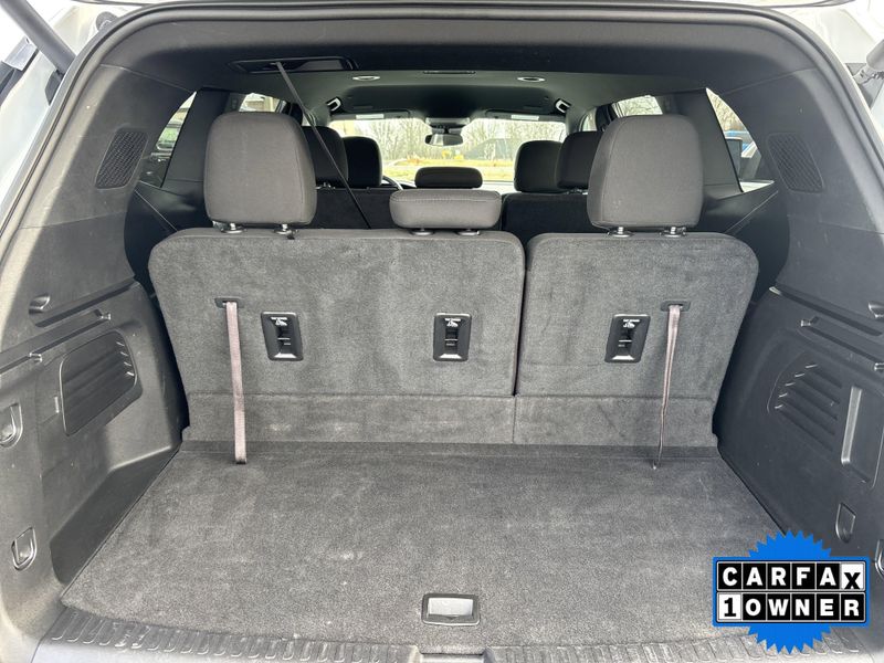 Used 2025 GMC Acadia FWD ElevationImage 10