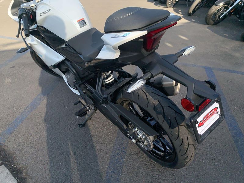 New 2025 CFMOTO 300SS Image 13