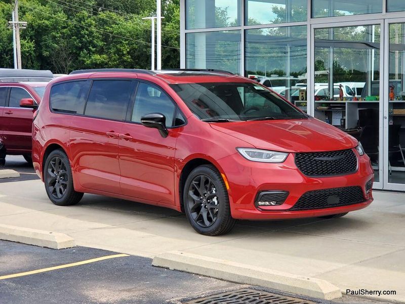 New 2025 Chrysler Pacifica LimitedImage 7