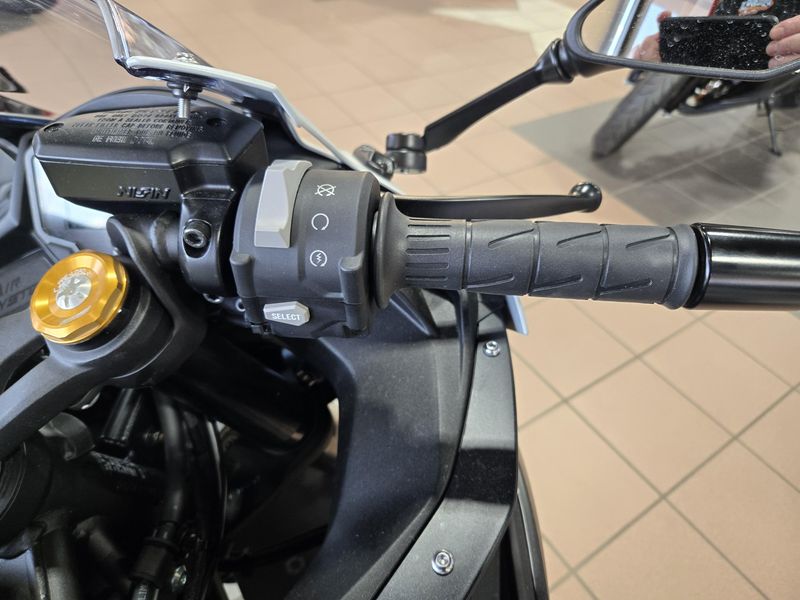 Used 2025 Kawasaki Ninja ZX4RR ABS Image 10