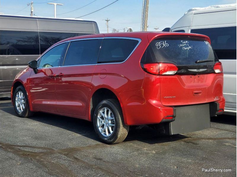 2026 Chrysler Voyager LX photo 3