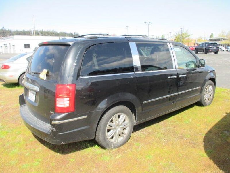 2008 Chrysler Town & Country LimitedImage 5