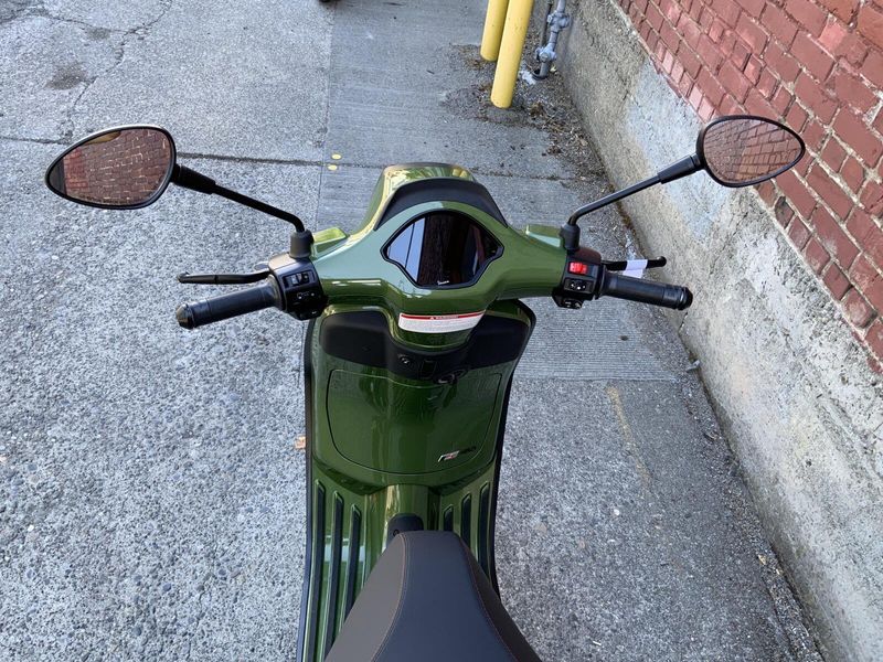 New 2027 Vespa SPRINT SPORT 150 
