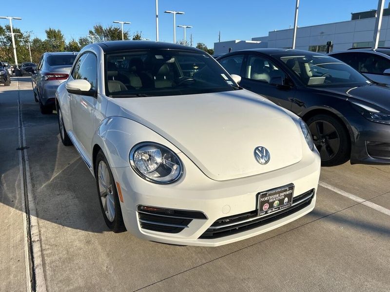 2018 Volkswagen Beetle 2.0T SEImage 1