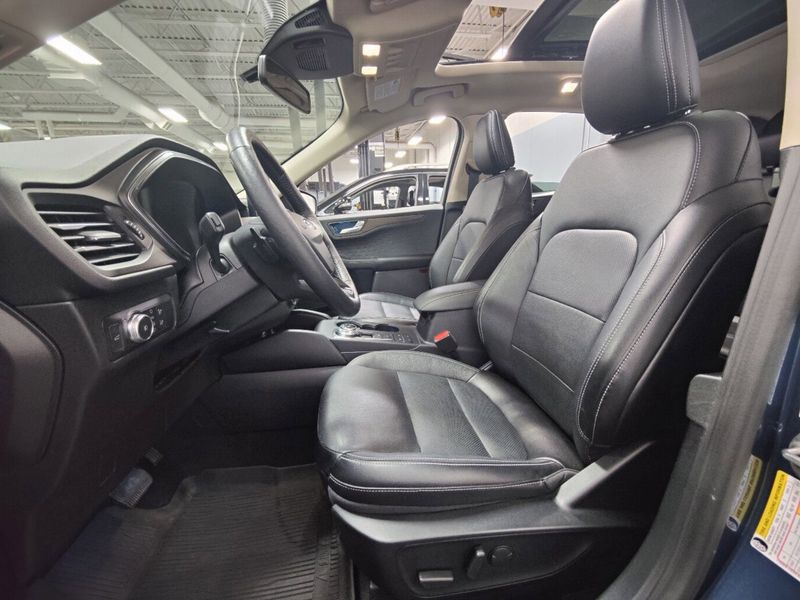 2020 Ford Escape Titanium AWD w/Premium PkgImage 6