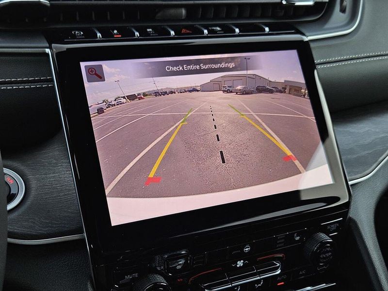 2025 Jeep Grand Cherokee L Limited 4x4Image 16