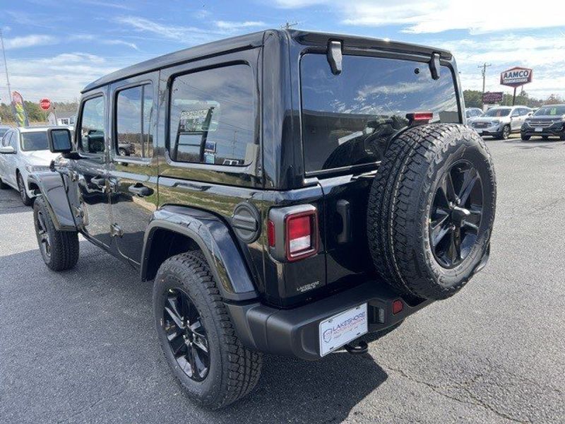 2023 Jeep Wrangler 4-door Sahara Altitude 4x4Image 5