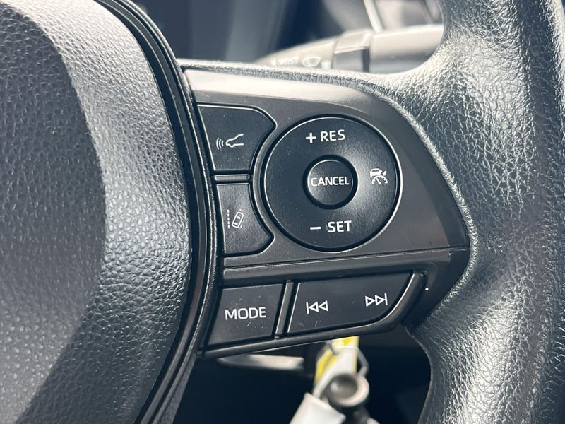 Used 2022 Toyota Corolla LEImage 8