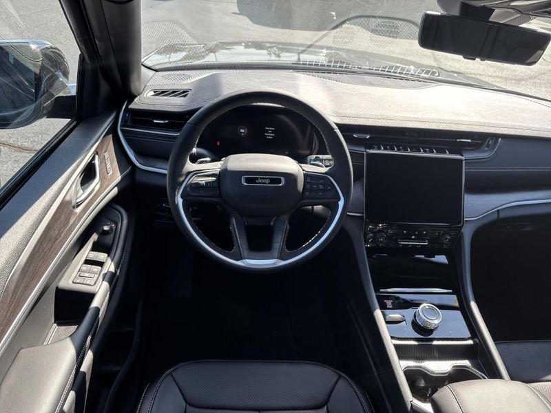 New 2025 Jeep Grand Cherokee Limited 4x4Image 19