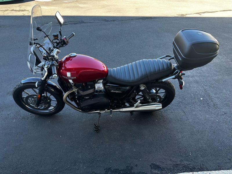 2017 Triumph Street Twin BaseImage 2