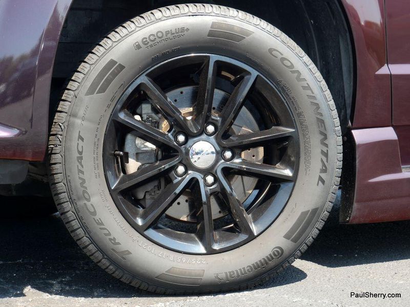 Used 2019 Dodge Grand Caravan SXTImage 32