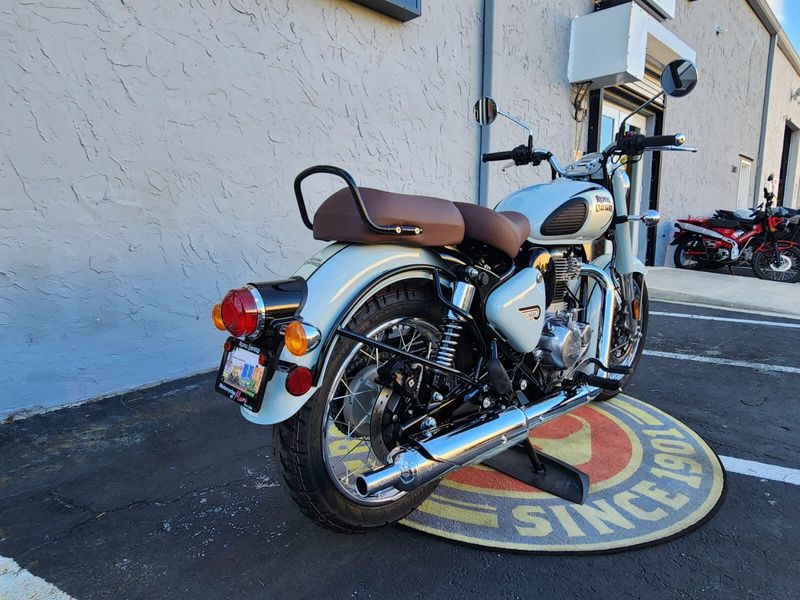 New 2024 Royal Enfield CLASSIC 350 Image 13