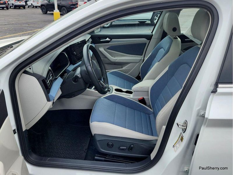 Used 2025 Volkswagen Jetta SE