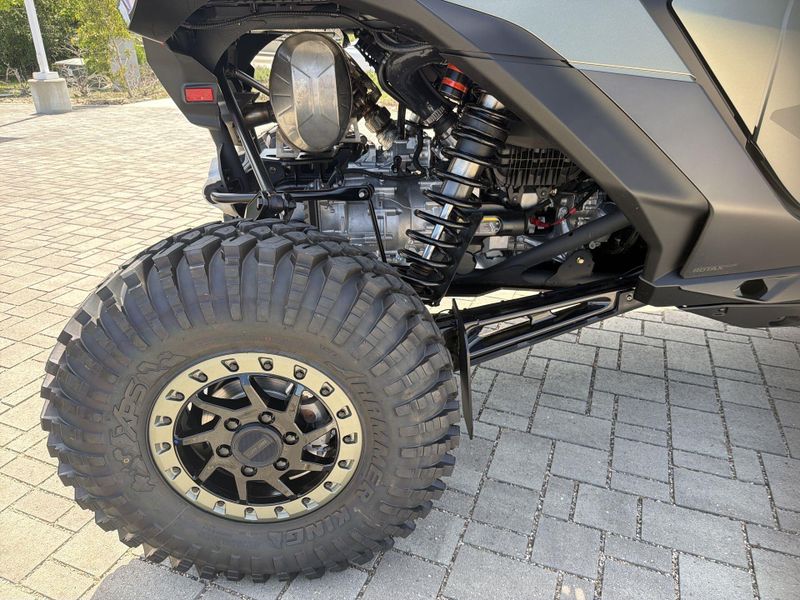 New 2026 Can-Am MAVERICK R MAX X RC WITH SMART-SHOX 999T DCT Image 20
