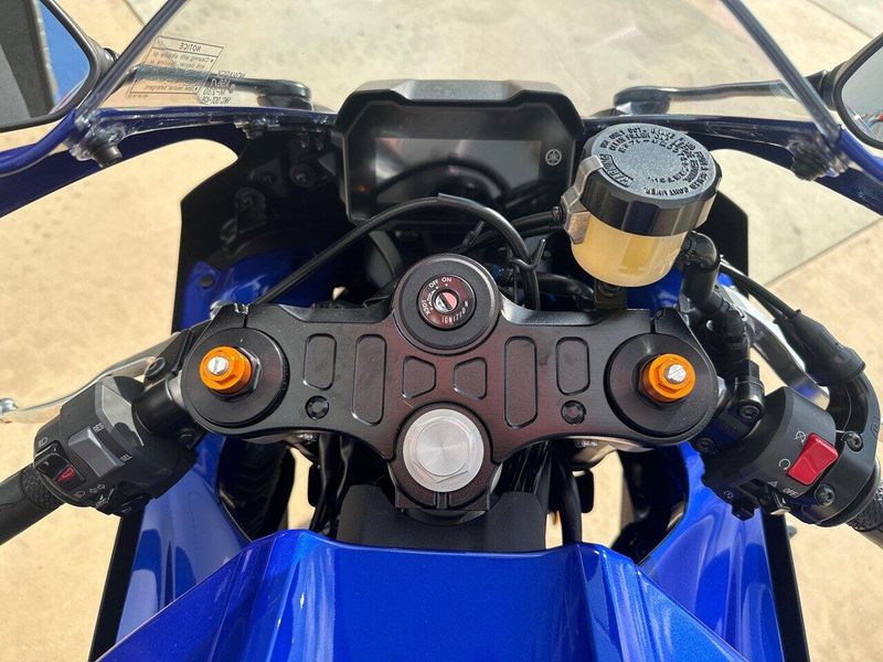 Used 2024 Yamaha YZF-R7 CA Image 12