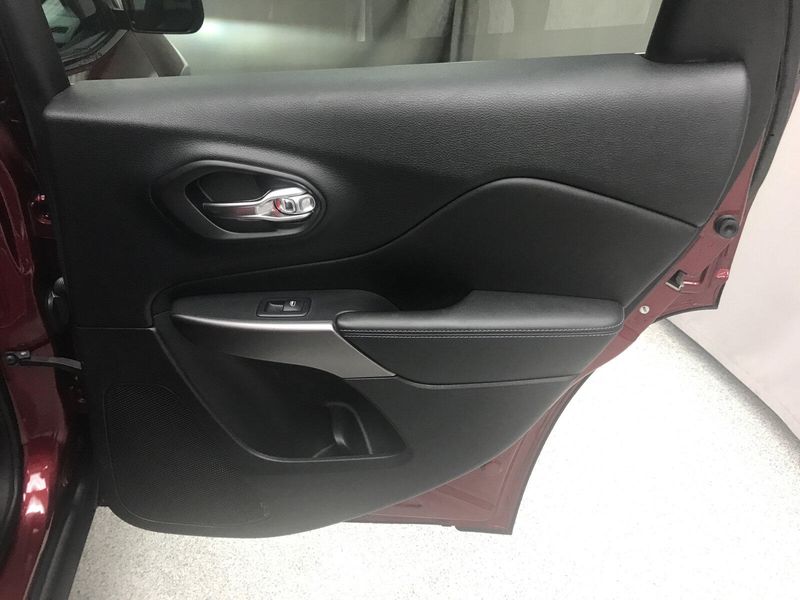 Used 2019 Jeep Cherokee Latitude PlusImage 13