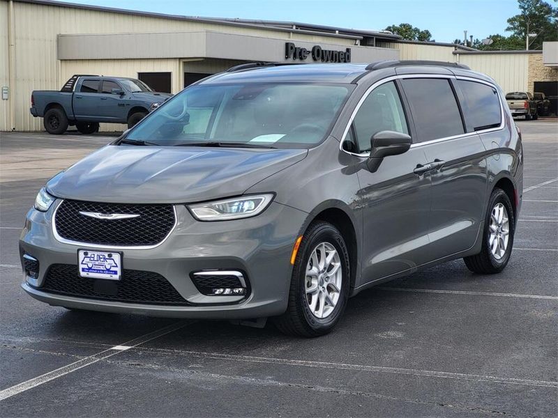 2022 Chrysler Pacifica Touring LImage 3