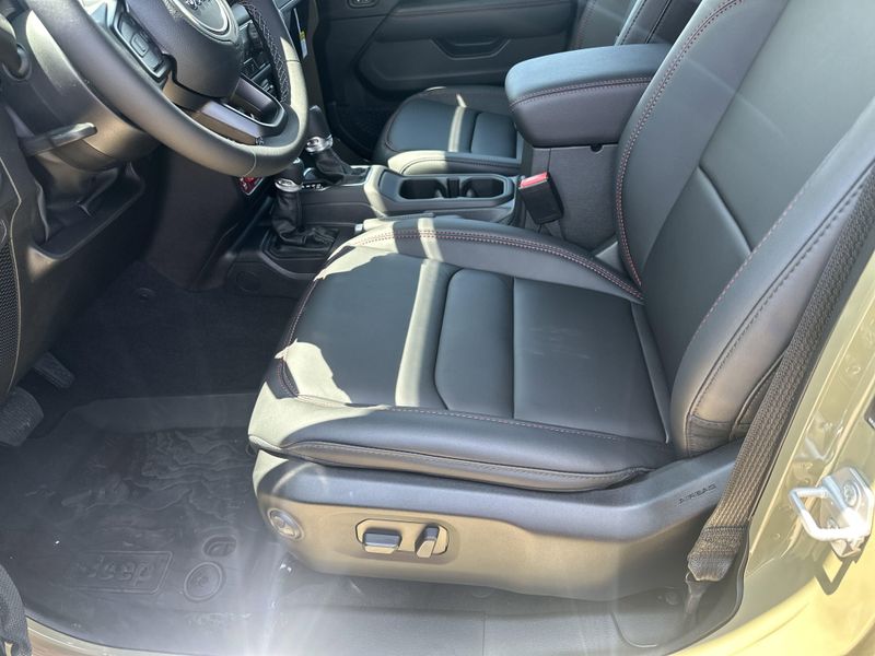 New 2025 Jeep Wrangler 4-door Rubicon XImage 20