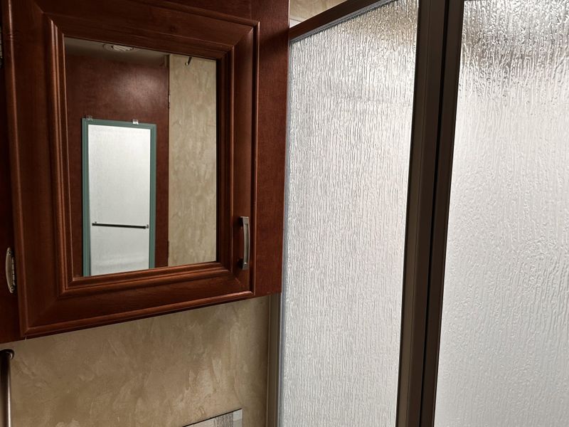 Used 2016 FOX MOUNTAIN 335BHS Image 31