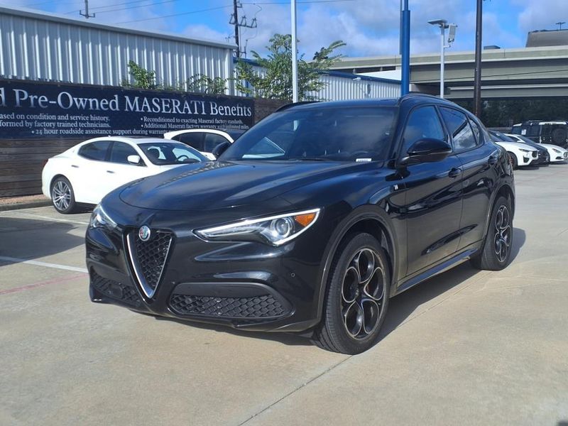 Used 2022 Alfa Romeo Stelvio TiImage 2