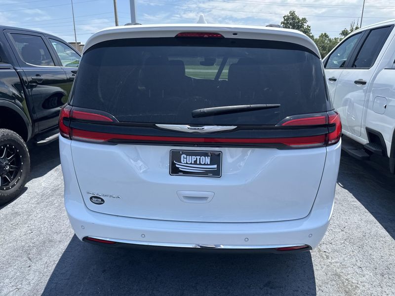 2022 Chrysler Pacifica Touring LImage 8