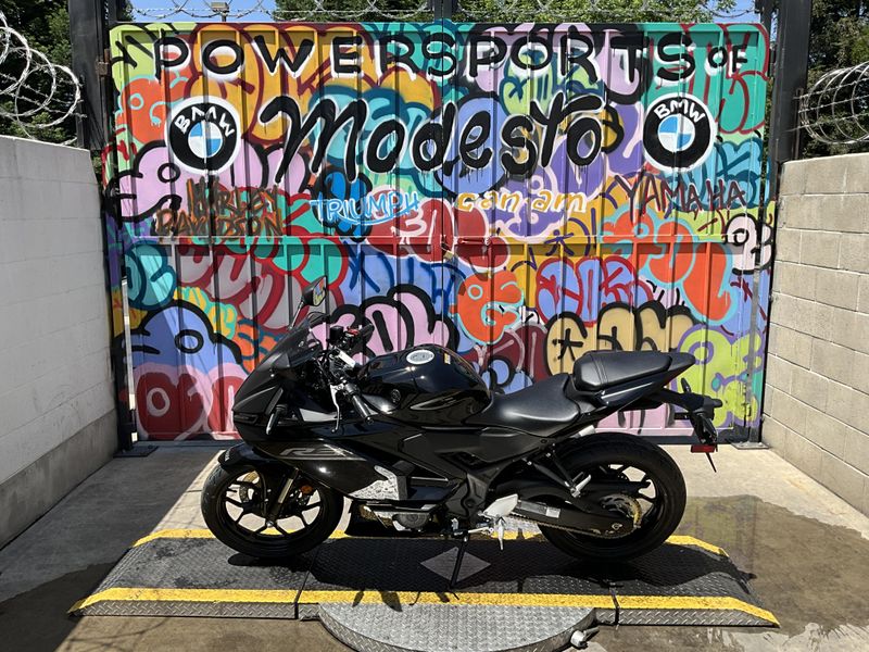 New 2026 Yamaha YZF-R3 ABS Image 3