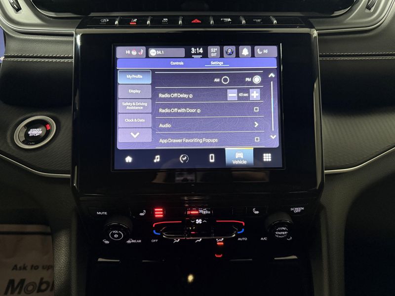 Used 2024 Jeep Grand Cherokee AltitudeImage 36