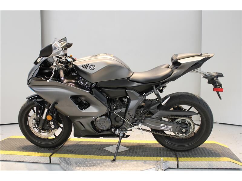 2024 Yamaha YZF-R7 Image 2