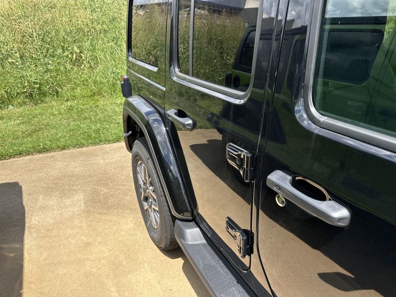 New 2025 Jeep Wrangler 4-door SaharaImage 6