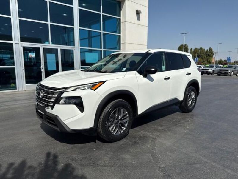 2024 Nissan Rogue S photo 2