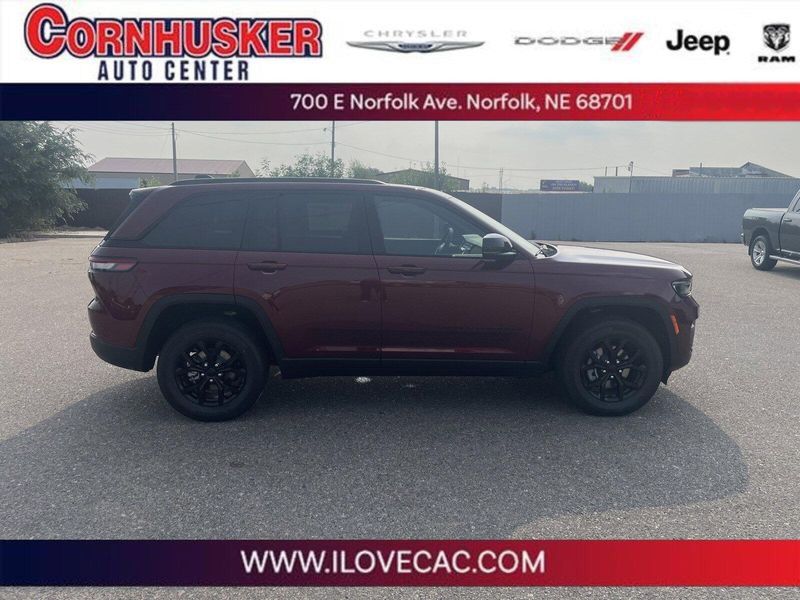 2024 Jeep Grand Cherokee Altitude X 4x4Image 1