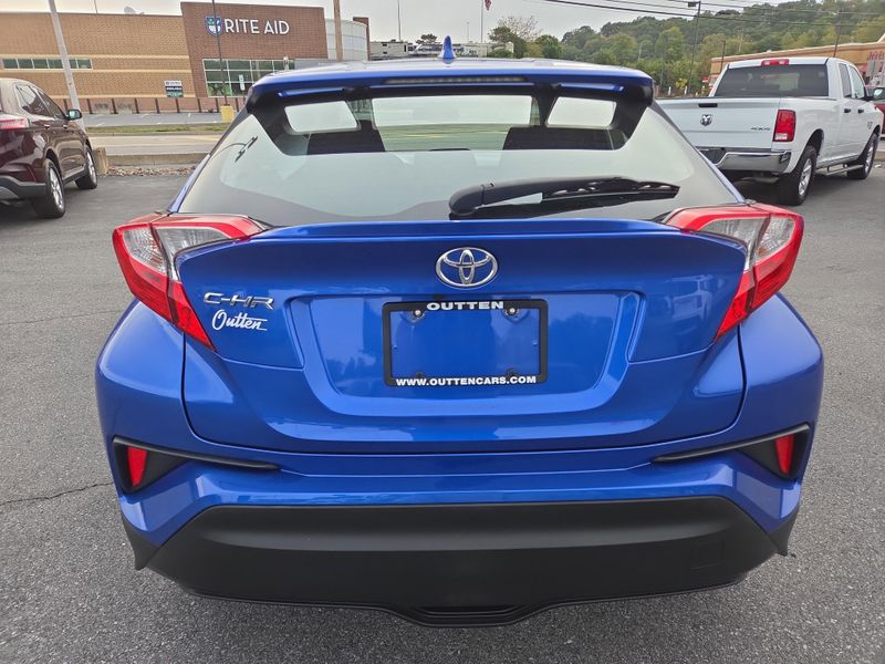2018 Toyota C-HR XLE photo 4