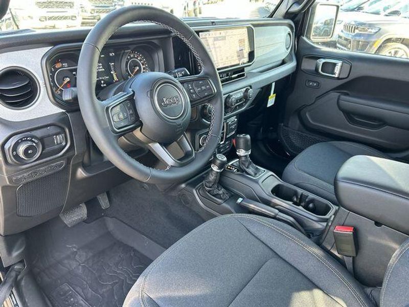 New 2025 Jeep Wrangler 4-door WillysImage 18