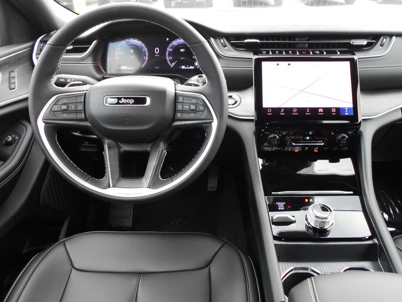 2025 Jeep Grand Cherokee Limited 4x4Image 4