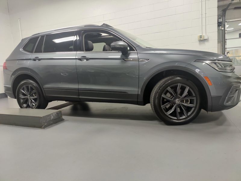 Used 2022 Volkswagen Tiguan SE AWD w/SunroofImage 3