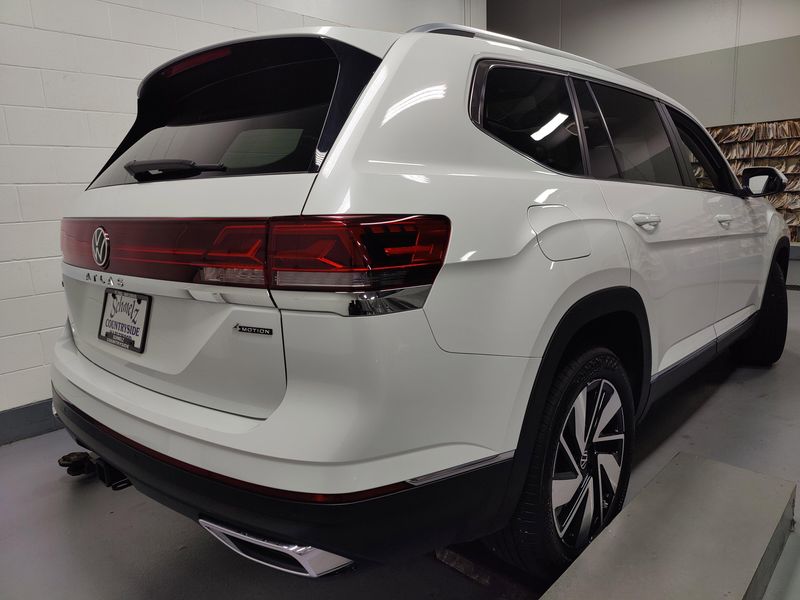 Used 2024 Volkswagen Atlas SEL AWD w/Sunroof & NavigationImage 12