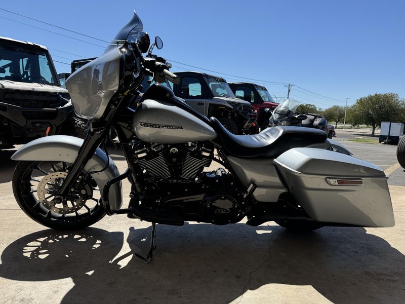 2019 HARLEY STREET GLIDE SPECIAL GRAYImage 2