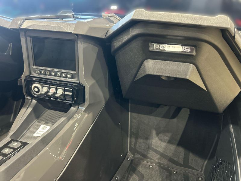 2025 Polaris SLINGSHOT R AUTODRIVE Image 19