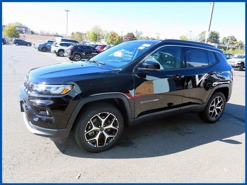 2025 Jeep Compass LimitedImage 1