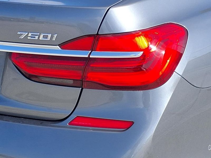2017 BMW 750i 750iImage 14