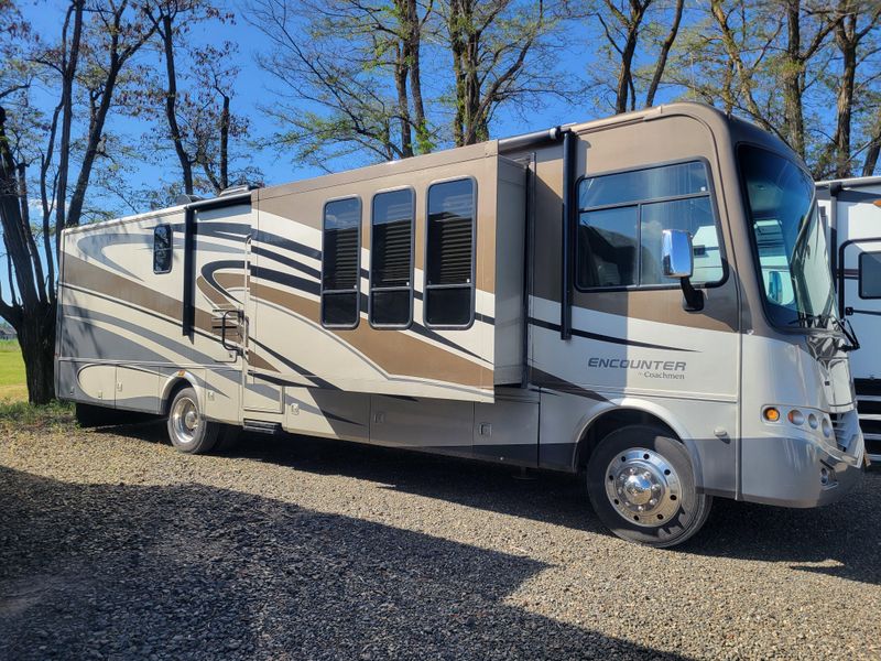 Used 2011 COACHMAN BY FOREST R ENCOUNTER M37-TZ Image 2