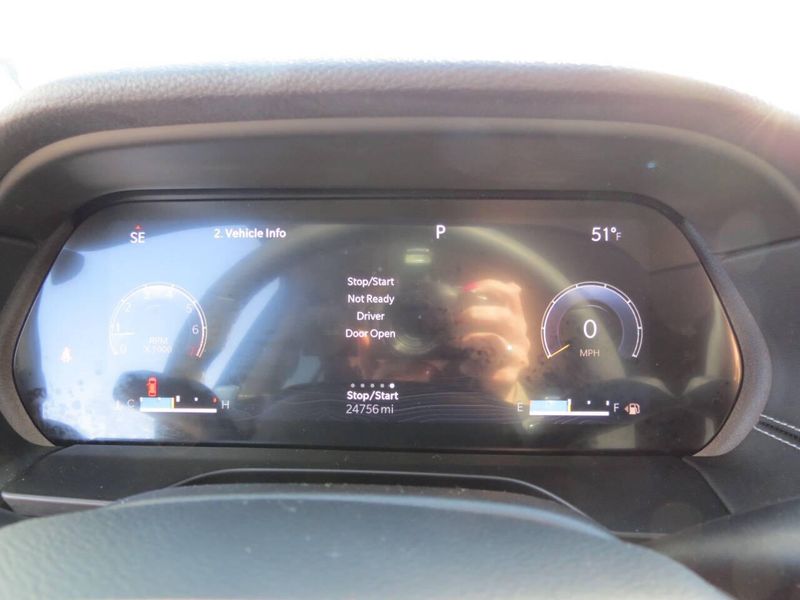 Used 2023 Jeep Grand Cherokee Limited 4x4 4dr SUVImage 17