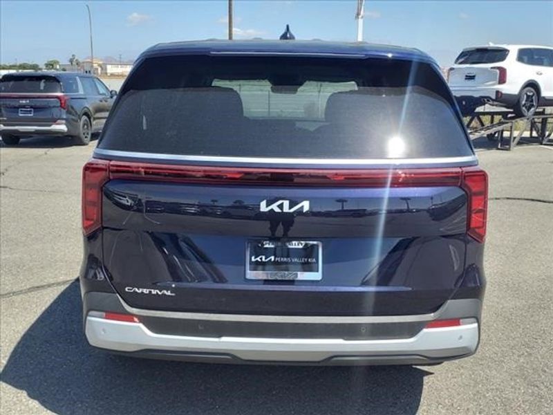 2025 Kia Carnival LXImage 5