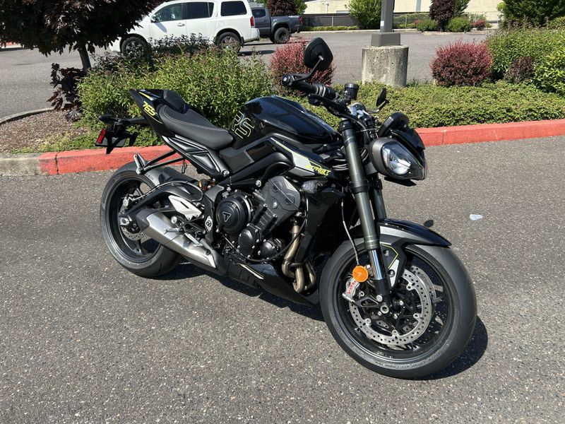 New 2025 Triumph STREET TRIPLE 765 RS 