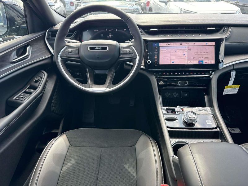 New 2026 Jeep Grand Cherokee Laredo Altitude 4x4