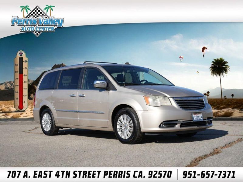 Used 2012 Chrysler Town & Country LimitedImage 1